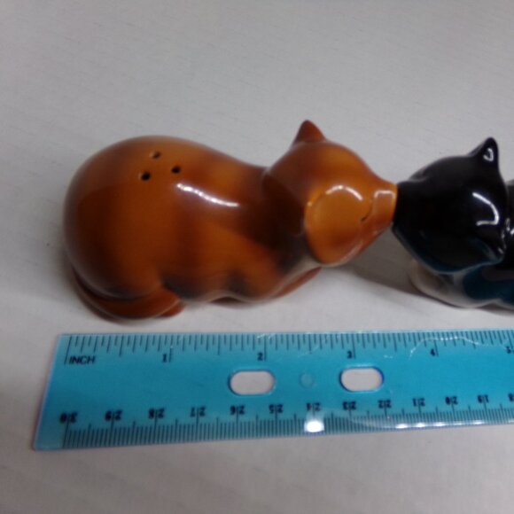 Cat Salt and Pepper Shakers Black Orange Ceramic Magnetic Noses - Picture 3 of 9
